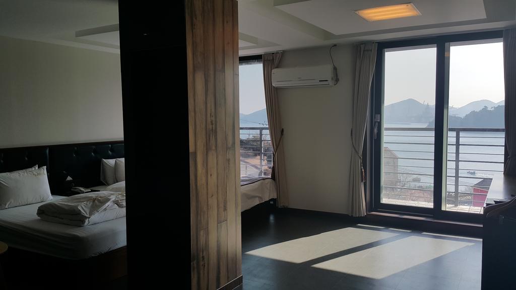 Radiance Tourist Hotel Geoje Εξωτερικό φωτογραφία