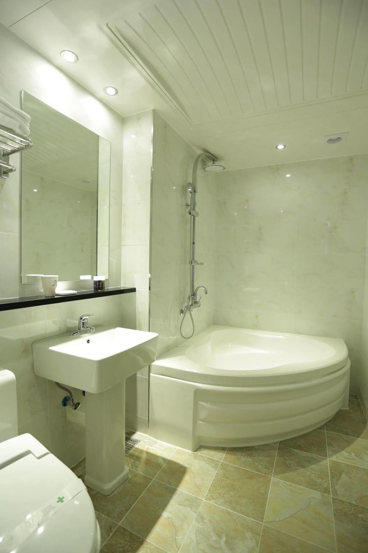 Radiance Tourist Hotel Geoje Εξωτερικό φωτογραφία
